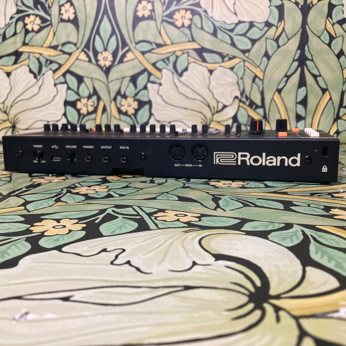 Roland JU-06A Boutique Series Synthesizer – eastside music supply