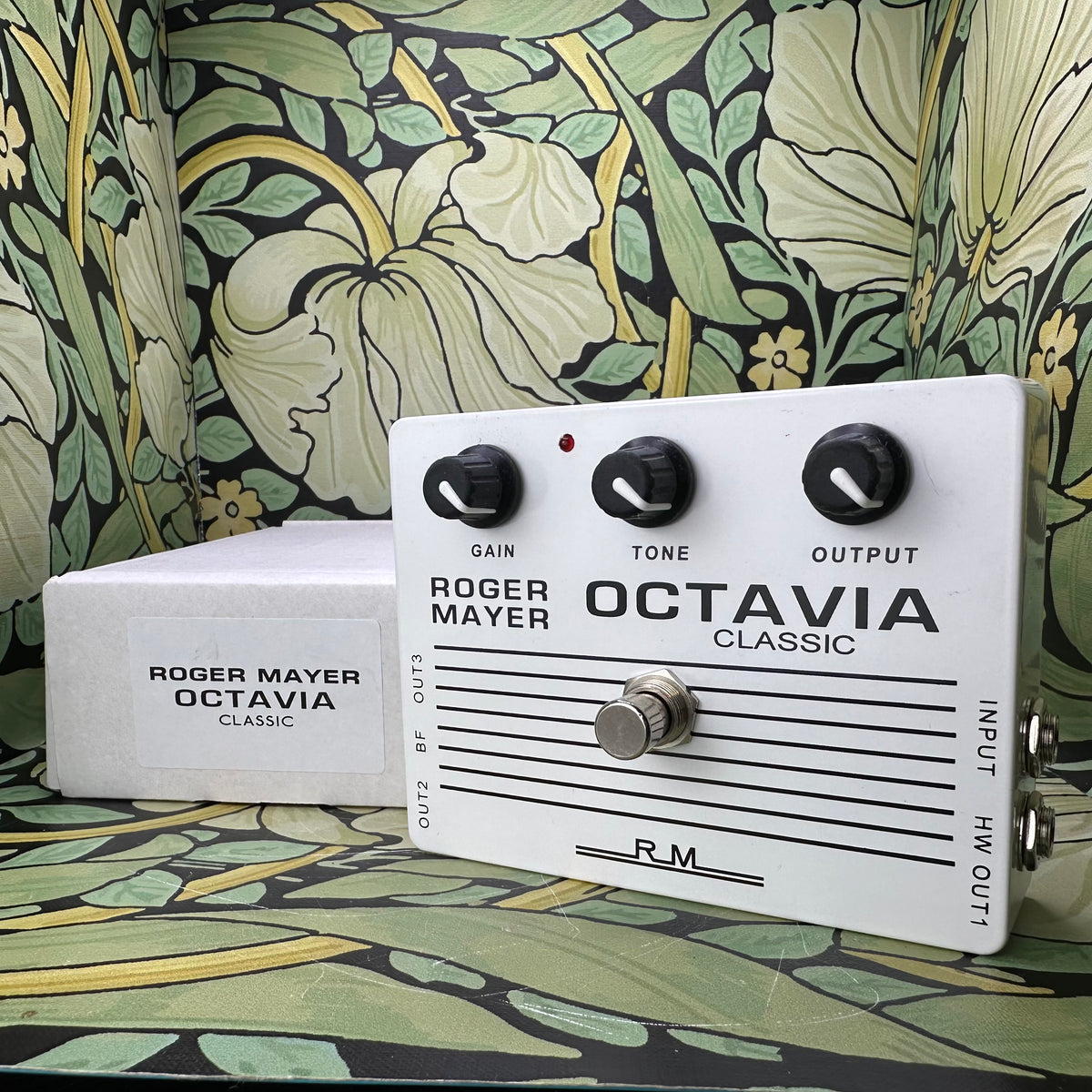 octavia effects pedal Roger Mayer Classic Color:Gold/Green Metal Gear Solid: Peace up fuzz tones that Alpakawolle