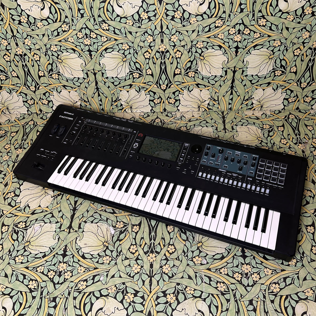 Roland Fantom 6 Synthesizer Keyboard – eastside music supply