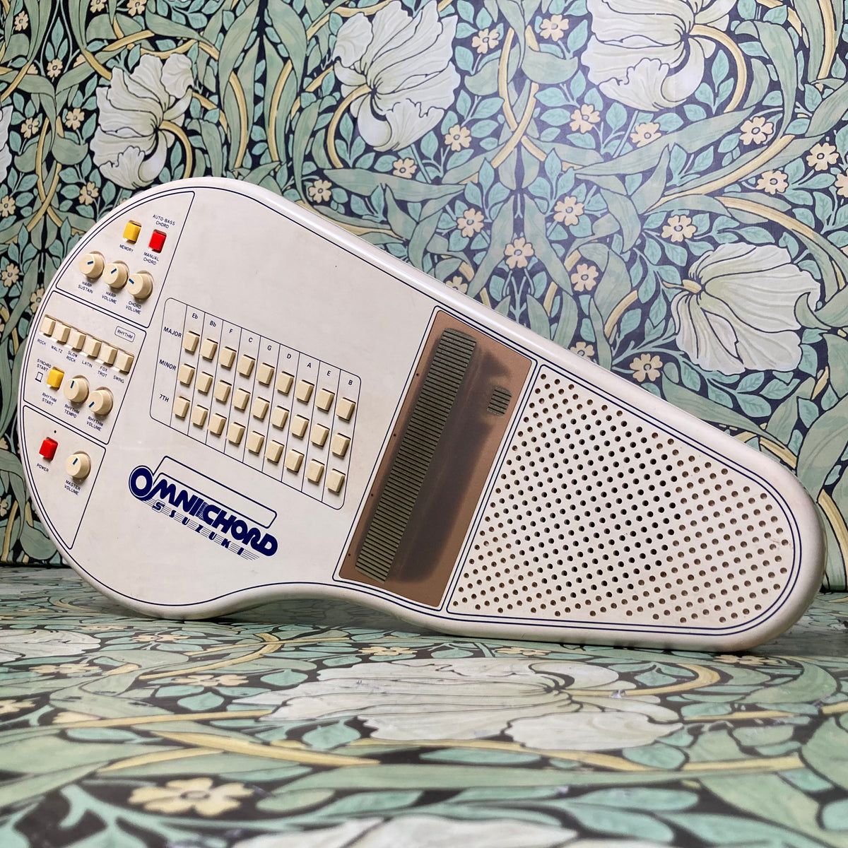 Suzuki OM-27 Omnichord – eastside music supply