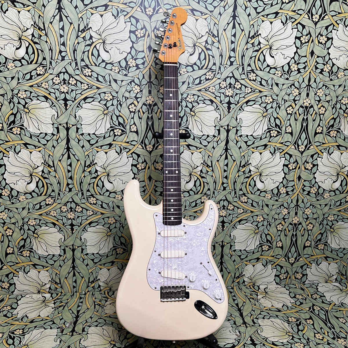 Fender Stratocaster MIJ Vintage White 1986 – eastside music supply