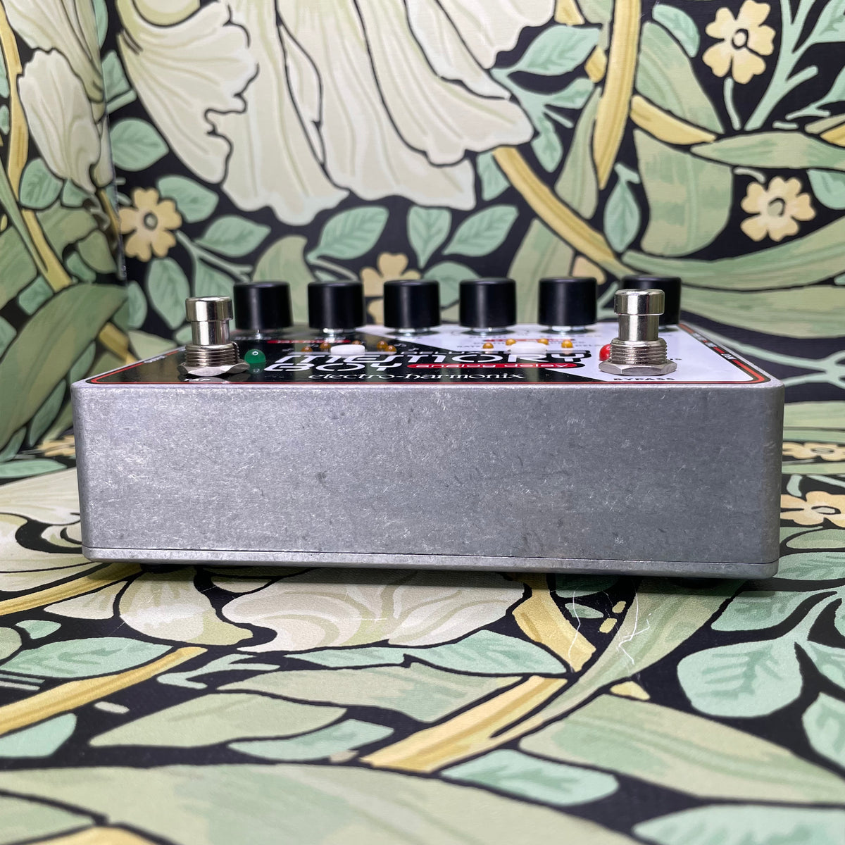 Electro-Harmonix Deluxe Memory Boy Analog Delay – eastside music