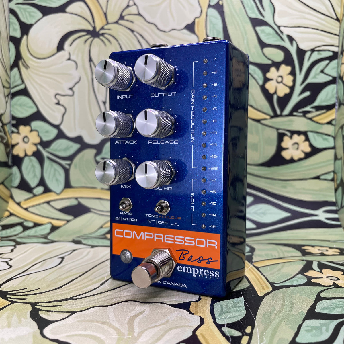 Empress Effects Bass Compressor MKII Blue Sparkle – eastside music Empress Effects Bass Compressor MKII Blue Sparkle – eastside music