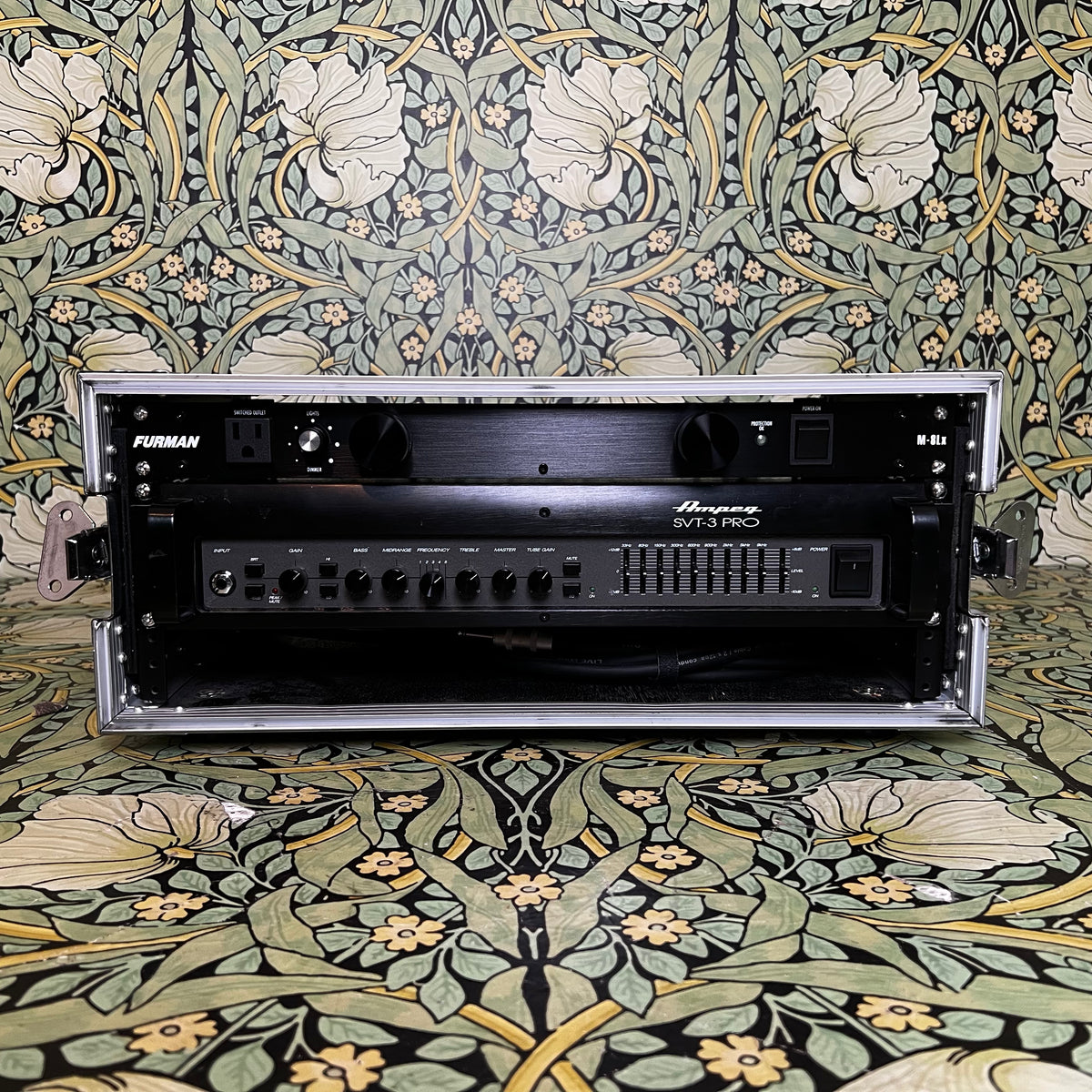 【ジャンク】Ampeg SVT-3 PRO ベース用アンプ　4Uラック付き Ampeg SVT-3 Pro w/ Rack Case and Power Conditioner – eastside