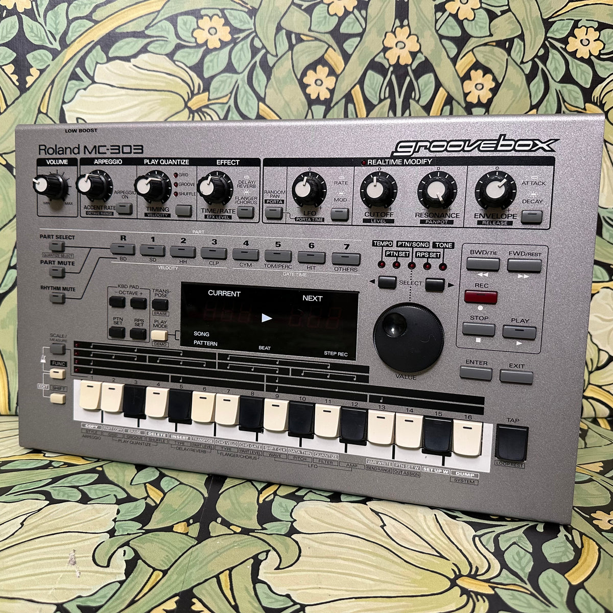 Roland MC-303 Groovebox