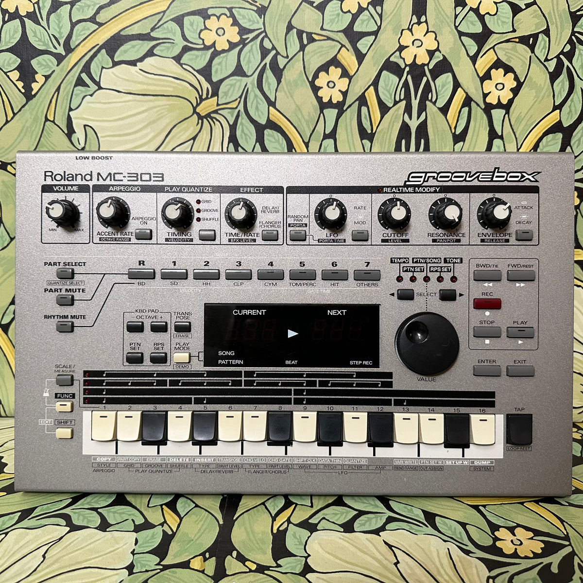 Roland MC-303 Groovebox – eastside music supply