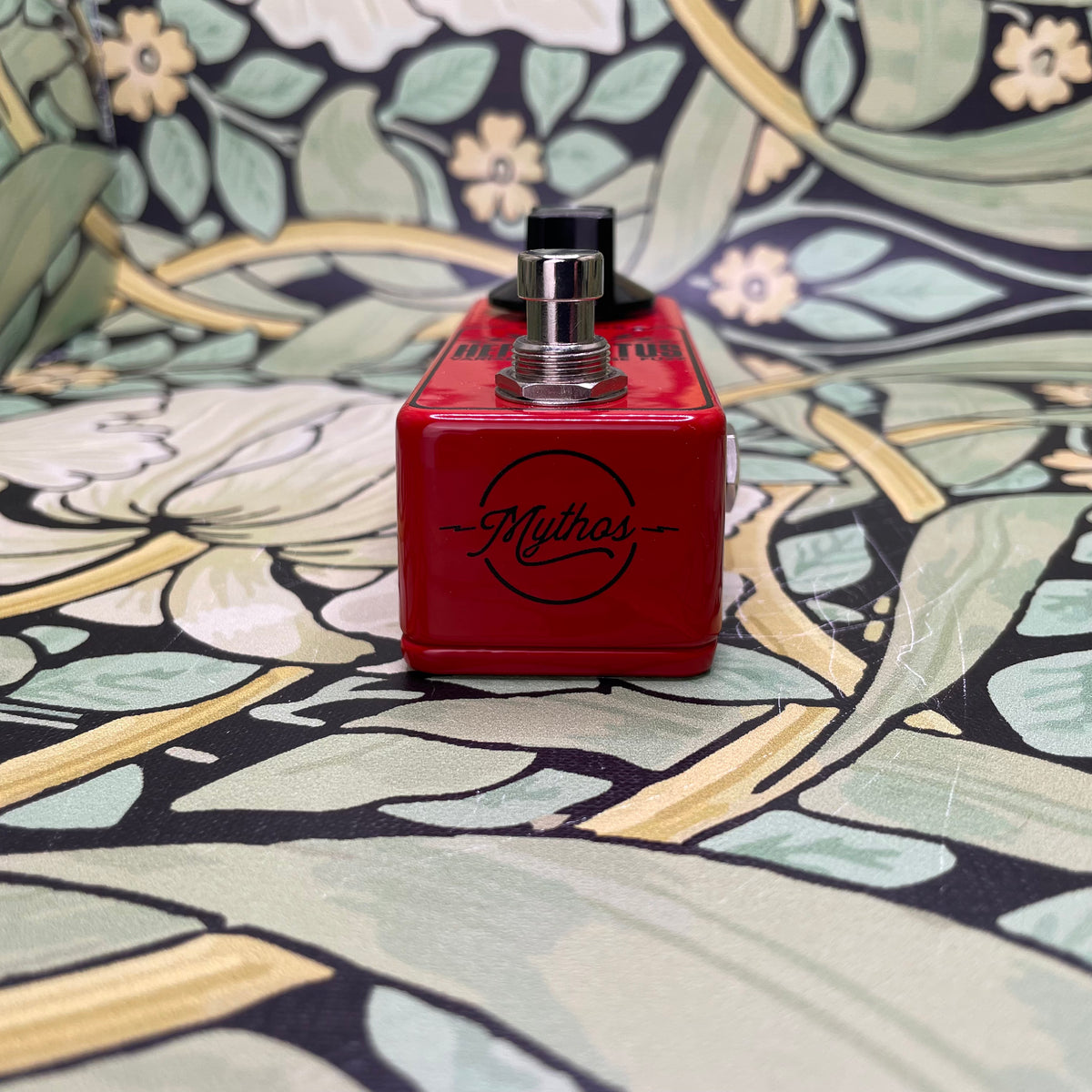mythos pedals hephaestus Mythos Pedals Hephaestus Variable Voltage Fuzz – eastside music supply