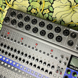 Zoom LiveTrak L-20