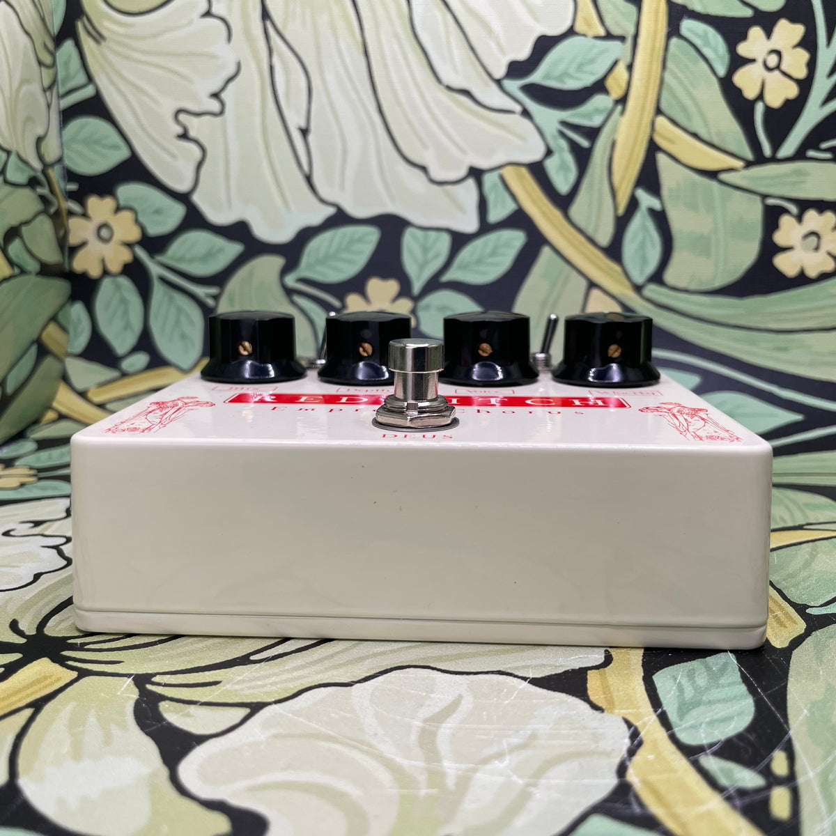 Red Witch Empress Deus Chorus – eastside music supply