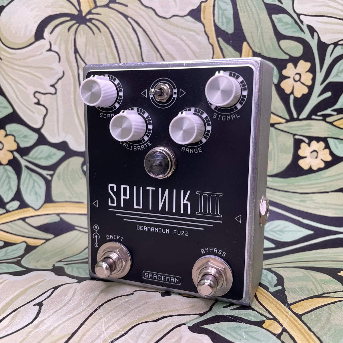 Spaceman Sputnik III Germanium Fuzz on Guitar and Bass