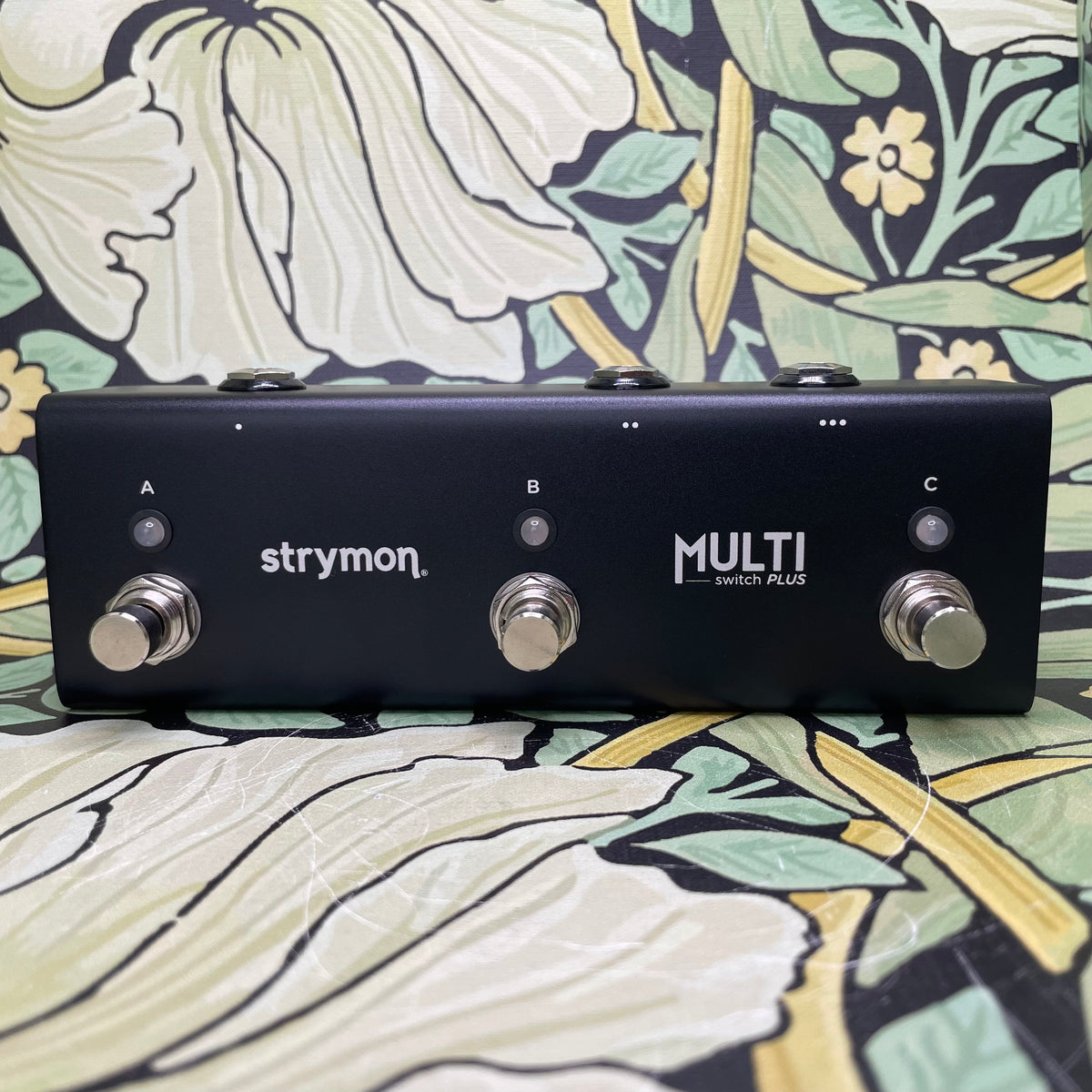 【美品】Strymon MULTI Switch Plus フットスイッチ】-strymon-最大3機種までstrymonエフェクターの各種