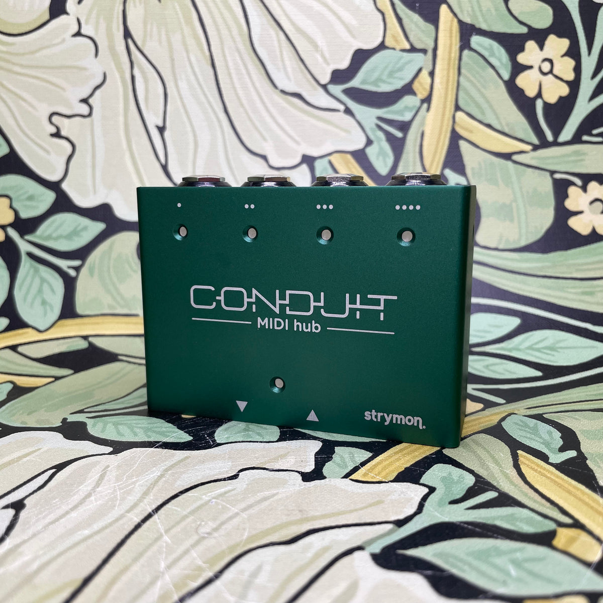 Strymon Conduit MIDI Hub – Eastside Music Supply