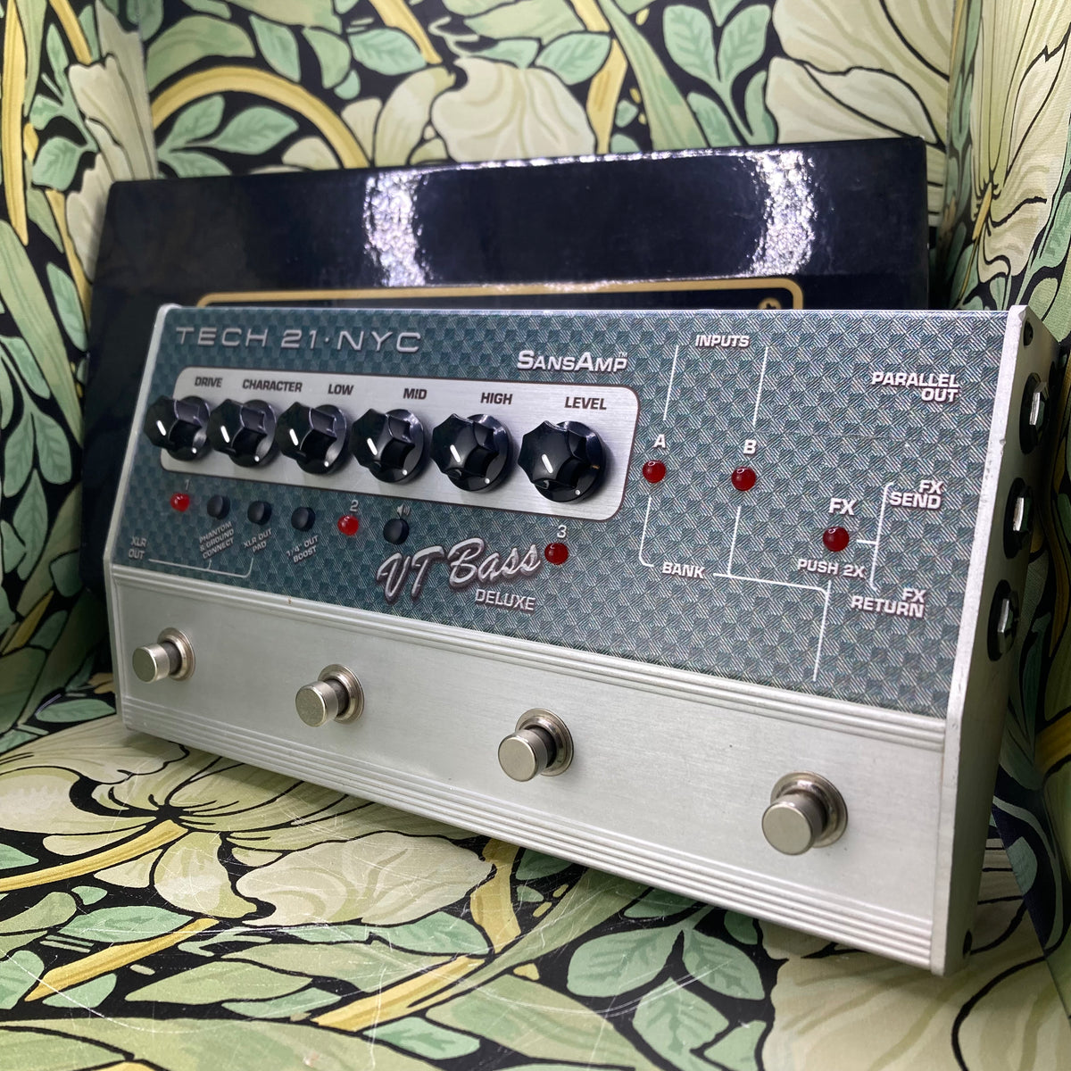 tech 21 vt bass deluxe pedal Tech 21 NYC VT Bass Deluxe – eastside music supply