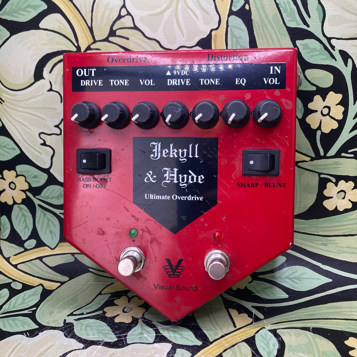 jekyll and hyde pedal v1 Visual Sound & Overdrive & Distortion Color:Five Black Effect Type : Compression/Sustain Aluminium Mtb Stuur Mountainbike Each channel of the