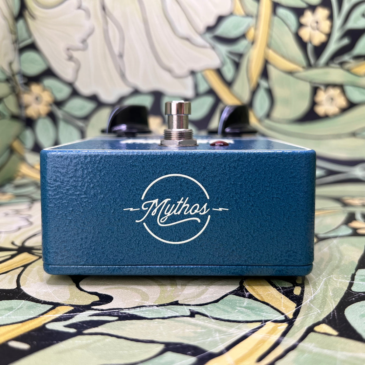 Mythos Pedals The Fates Analog Chorus – eastside music supply