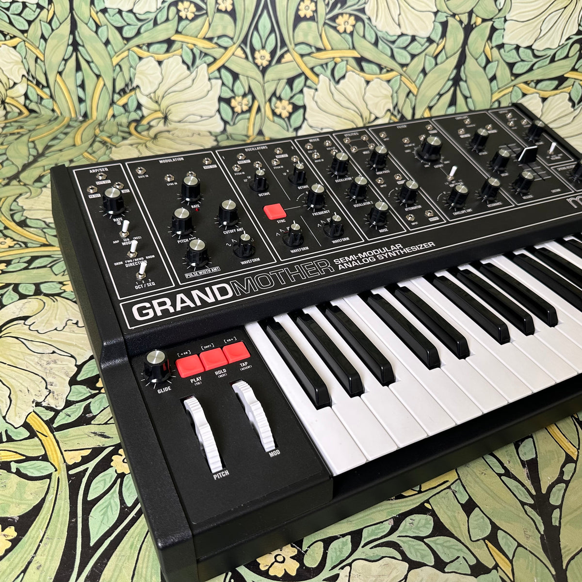 Moog Grandmother Dark Semi-Modular Analog Synthesizer – eastside