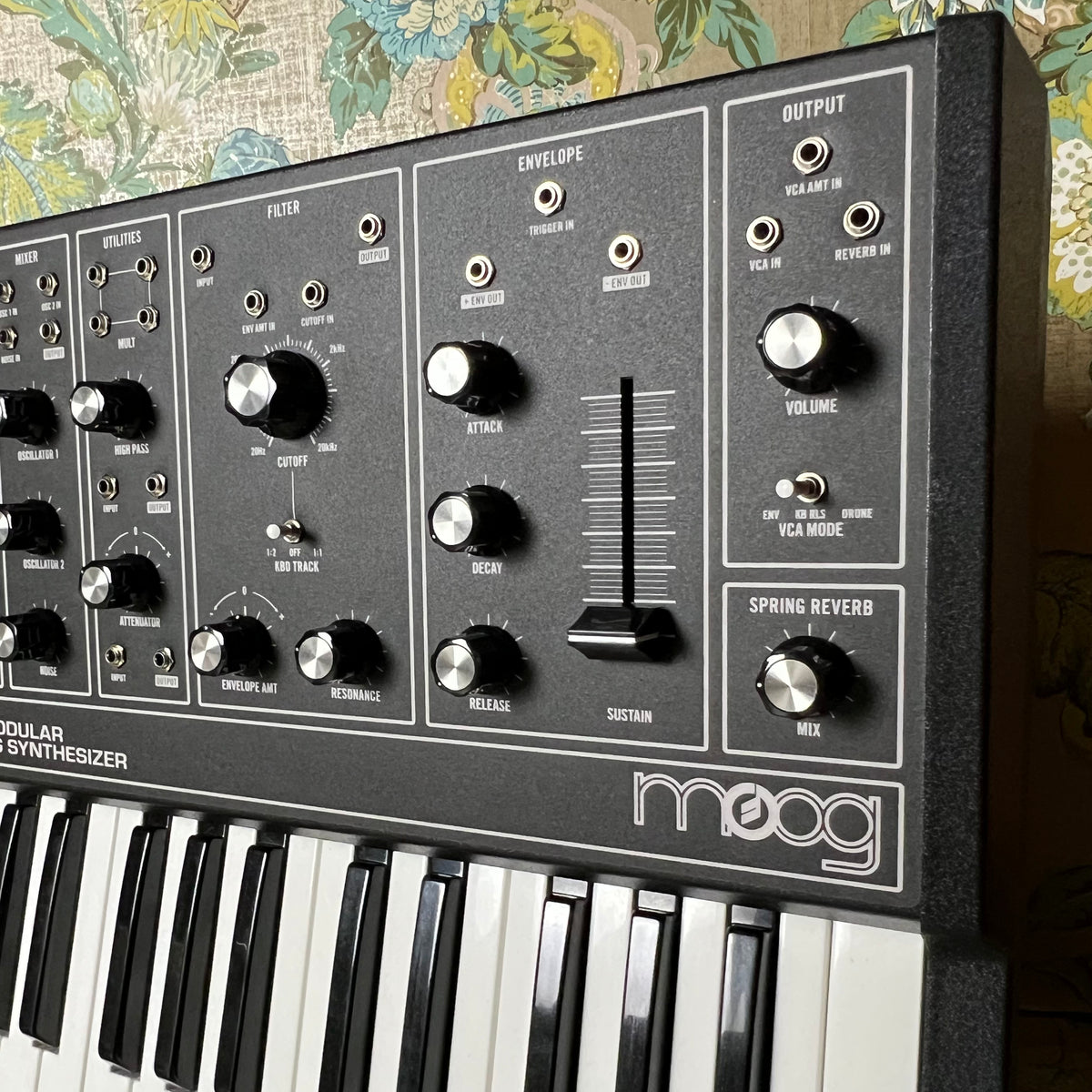 【ほぼ未使用】Moog Grandmother Dark Moog Grandmother Dark Analog Keyboard Synthesizer - Perfect