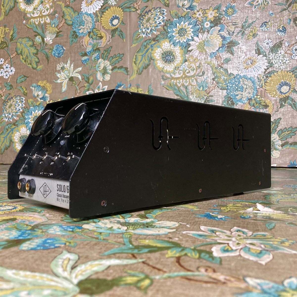 Universal Audio SOLO 610 Classic Vacuum Tube Mic Pre ＆ DI Box - 2