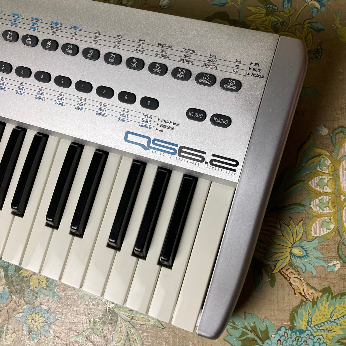 Alesis QS6.2 61-Key Synthesizer – eastside music supply