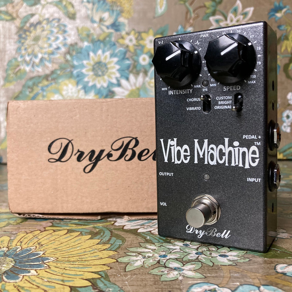Drybell Vibe Machine V2 w/ F1L footswitch – eastside music supply