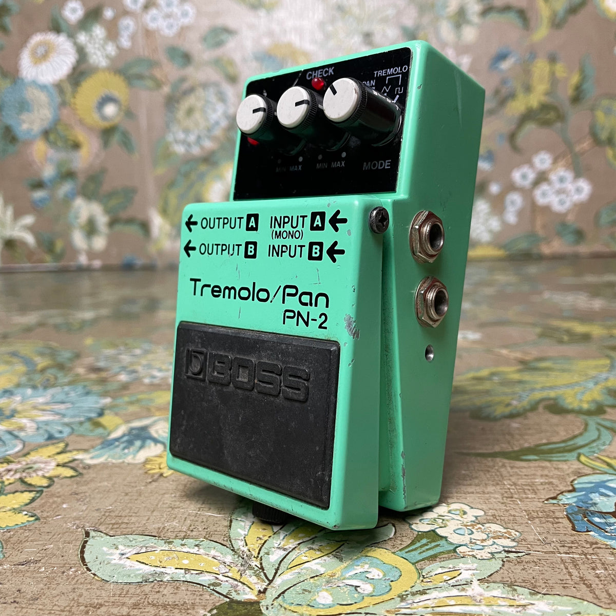 ブランドグッズ BOSS PN-2 Tremolo Pan トレモロ パン エフェクター