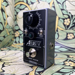 Spaceman Effects Atlas IV: Preamp Booster - Grey