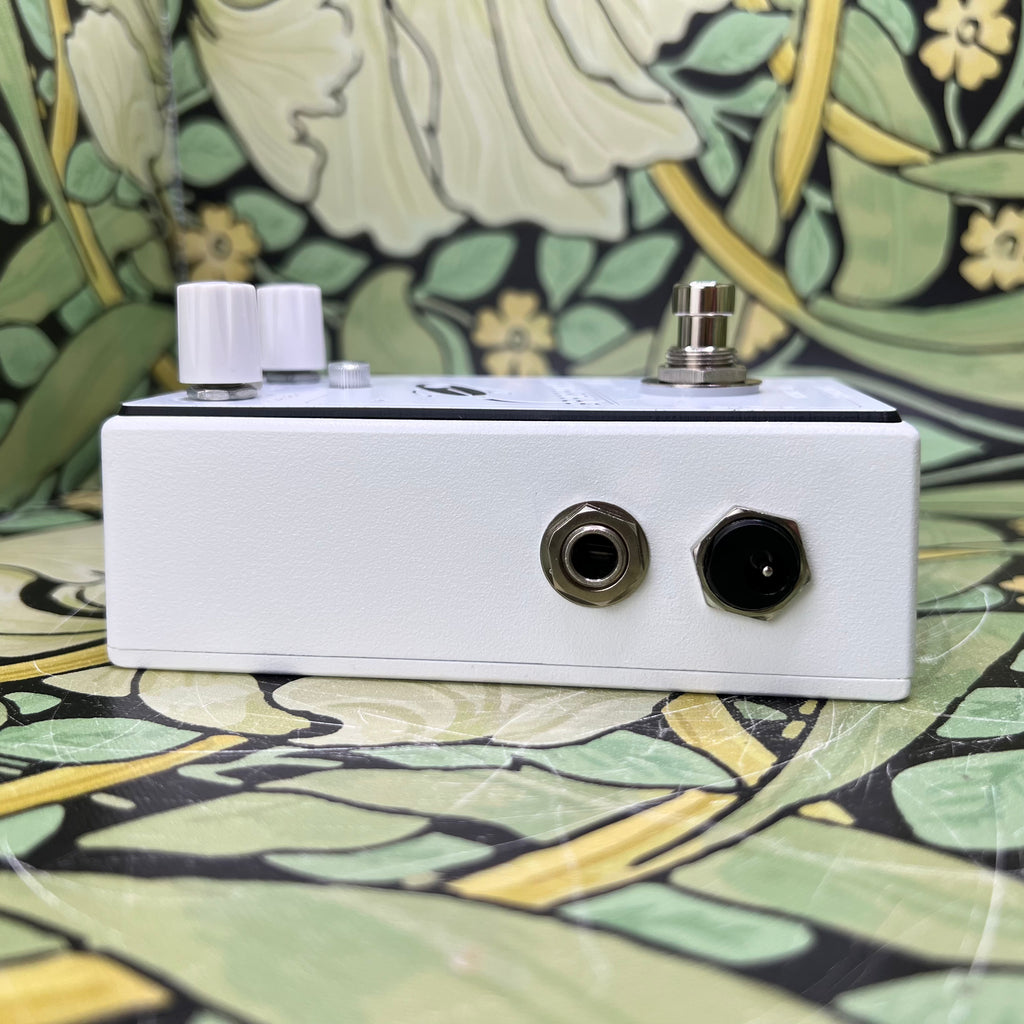 Spaceman Effects Spacerocket II Octave Fuzz - White Light Spaceman Effects Spacerocket II Octave Fuzz - White Light