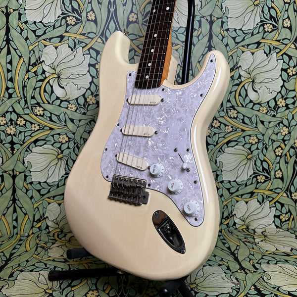 Fender Stratocaster MIJ Vintage White 1986 – eastside music supply