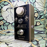Spaceman Effects Atlas IV: Preamp Booster - Gold