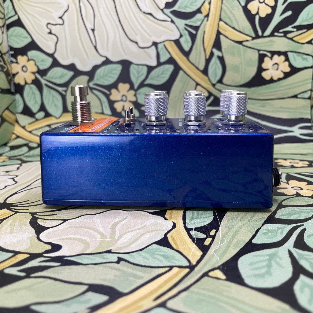 Empress Effects Bass Compressor MKII Blue Sparkle – eastside music Empress Effects Bass Compressor MKII Blue Sparkle – eastside music