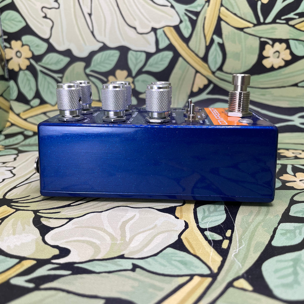 Empress Effects Bass Compressor MKII Blue Sparkle – eastside music Empress Effects Bass Compressor MKII Blue Sparkle – eastside music