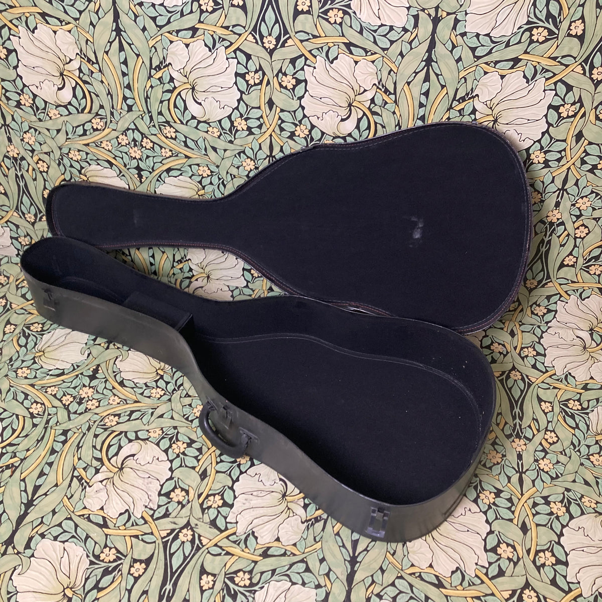 Performance Plus Chipboard Acoustic Guitar Case – eastside music supply