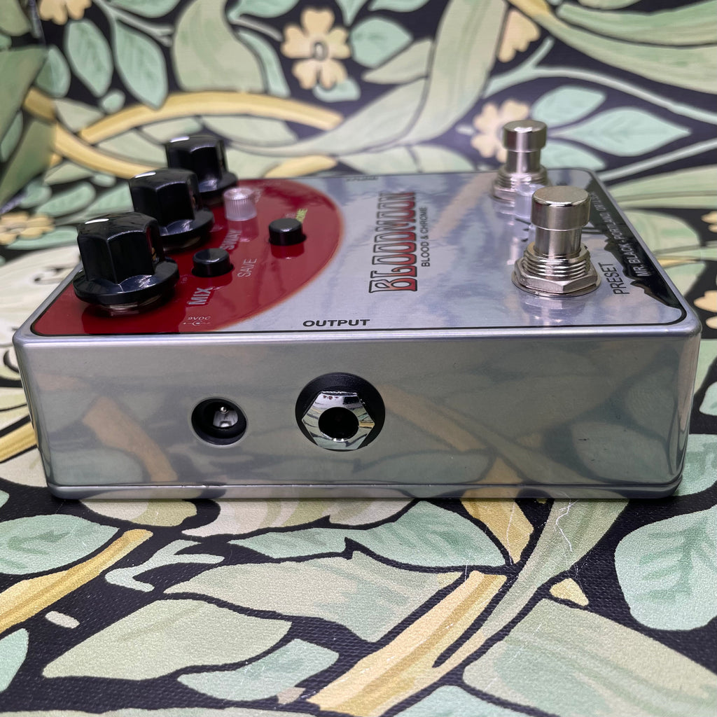 bloodmoon pedal Mr. Black Bloodmoon Blood & Chrome Reverb – eastside music supply
