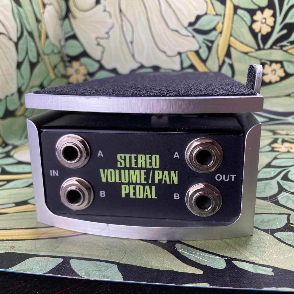stereo pan pedal Ernie Ball Stereo Volume/Pan Pedal 500K – eastside music supply