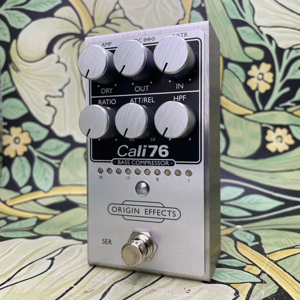 ベース ORIGIN EFFECTS Cali76 Bass Compressor Cali76 Bass Compressor Black (B-Stock) – Origin Effects