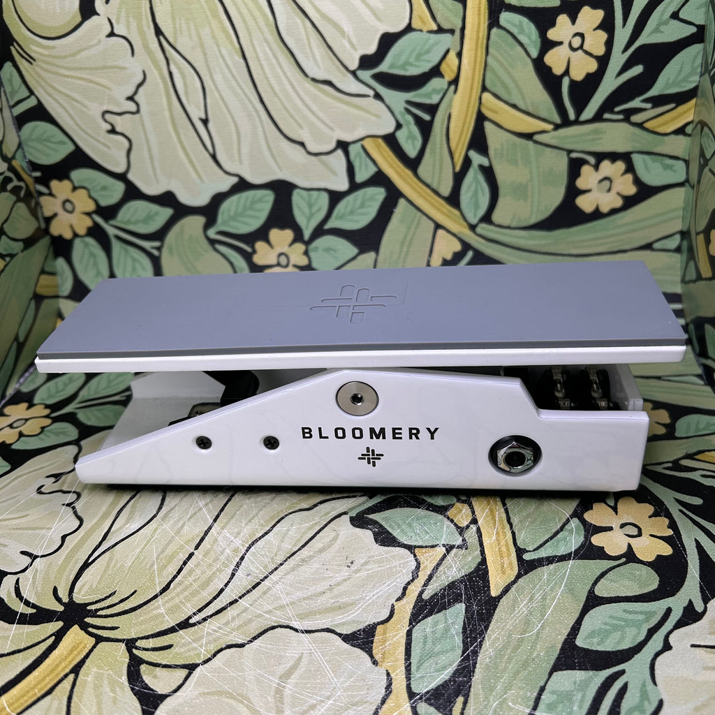 bloomery volume pedal Tapestry Audio Bloomery Active Volume Pedal