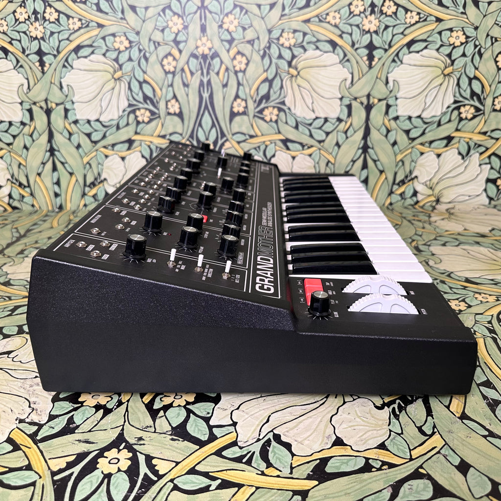 Moog Grandmother Dark Semi-Modular Analog Synthesizer – eastside Moog Grandmother Dark Semi-Modular Analog Synthesizer – eastside