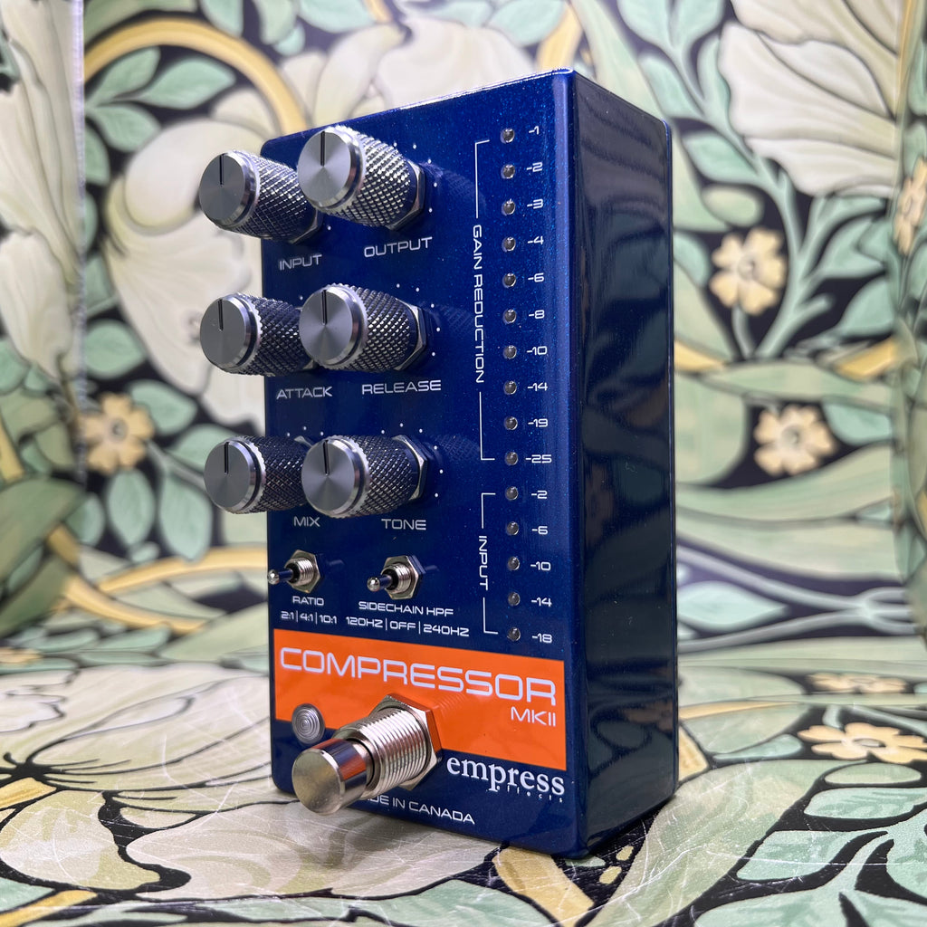 Empress Effects Compressor MKII Blue Sparkle – eastside Empress Effects Compressor MKII Blue Sparkle – eastside