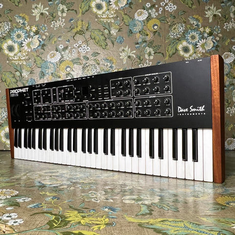 Dave Smith Instruments Prophet Rev 2 16 Voice Synthesizer