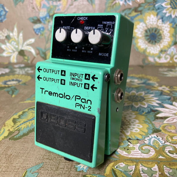 Boss Tremolo/Pan PN-2