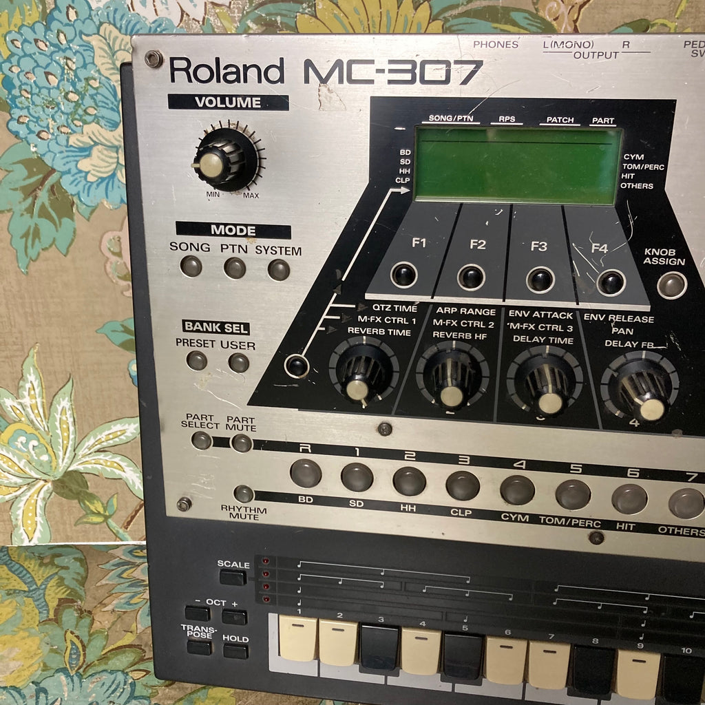 Roland MC-307 Groovebox – eastside music supply